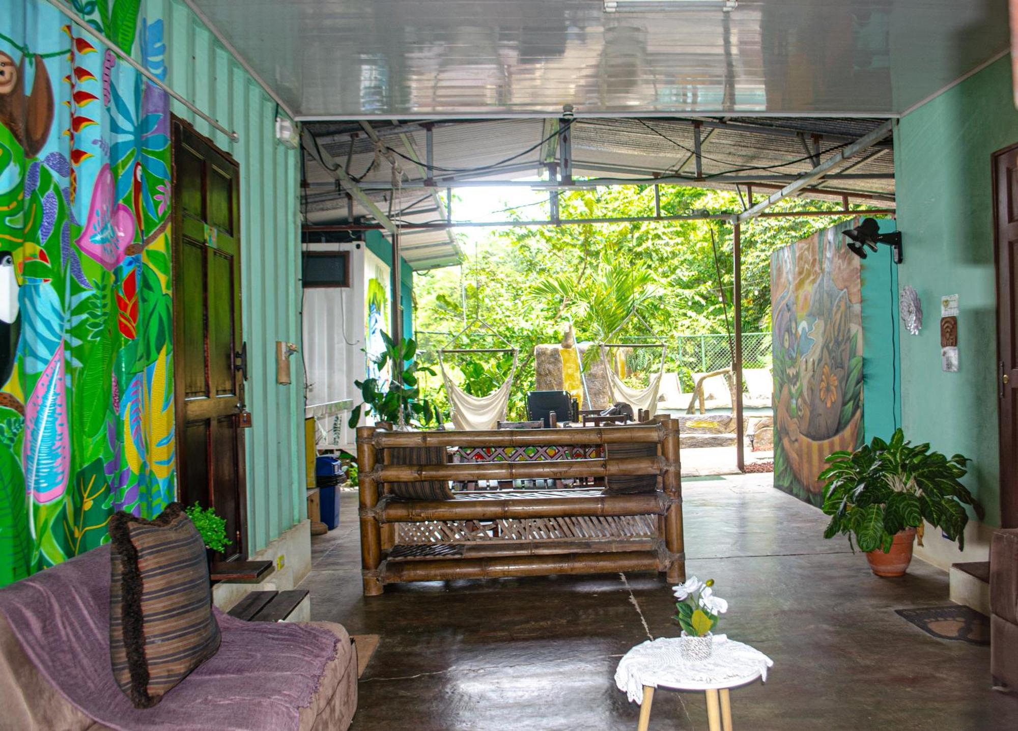 The Jungle Container Quepos Exterior foto
