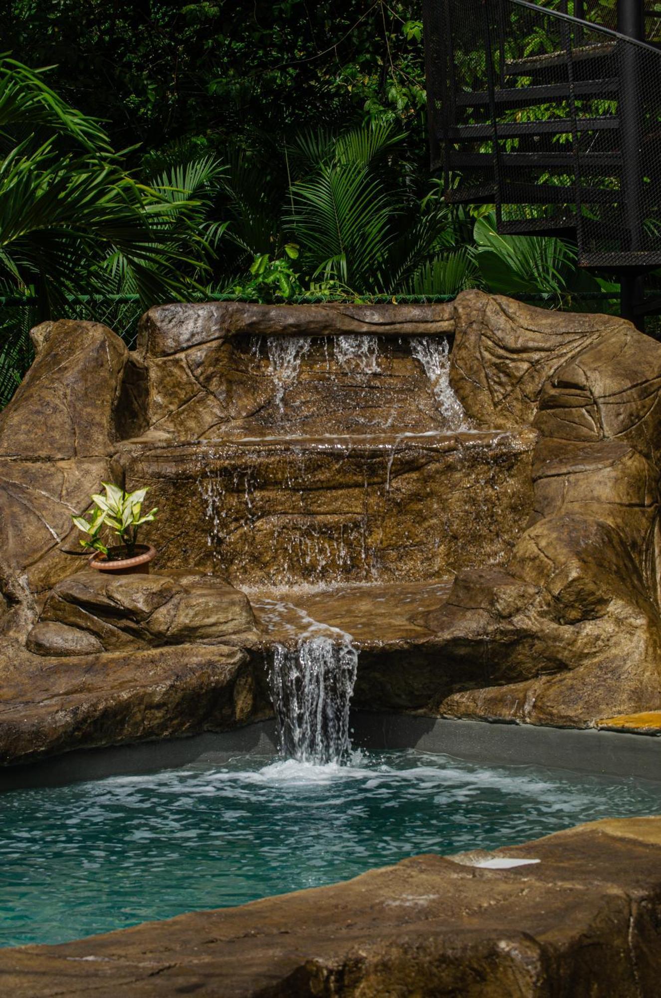 The Jungle Container Quepos Exterior foto
