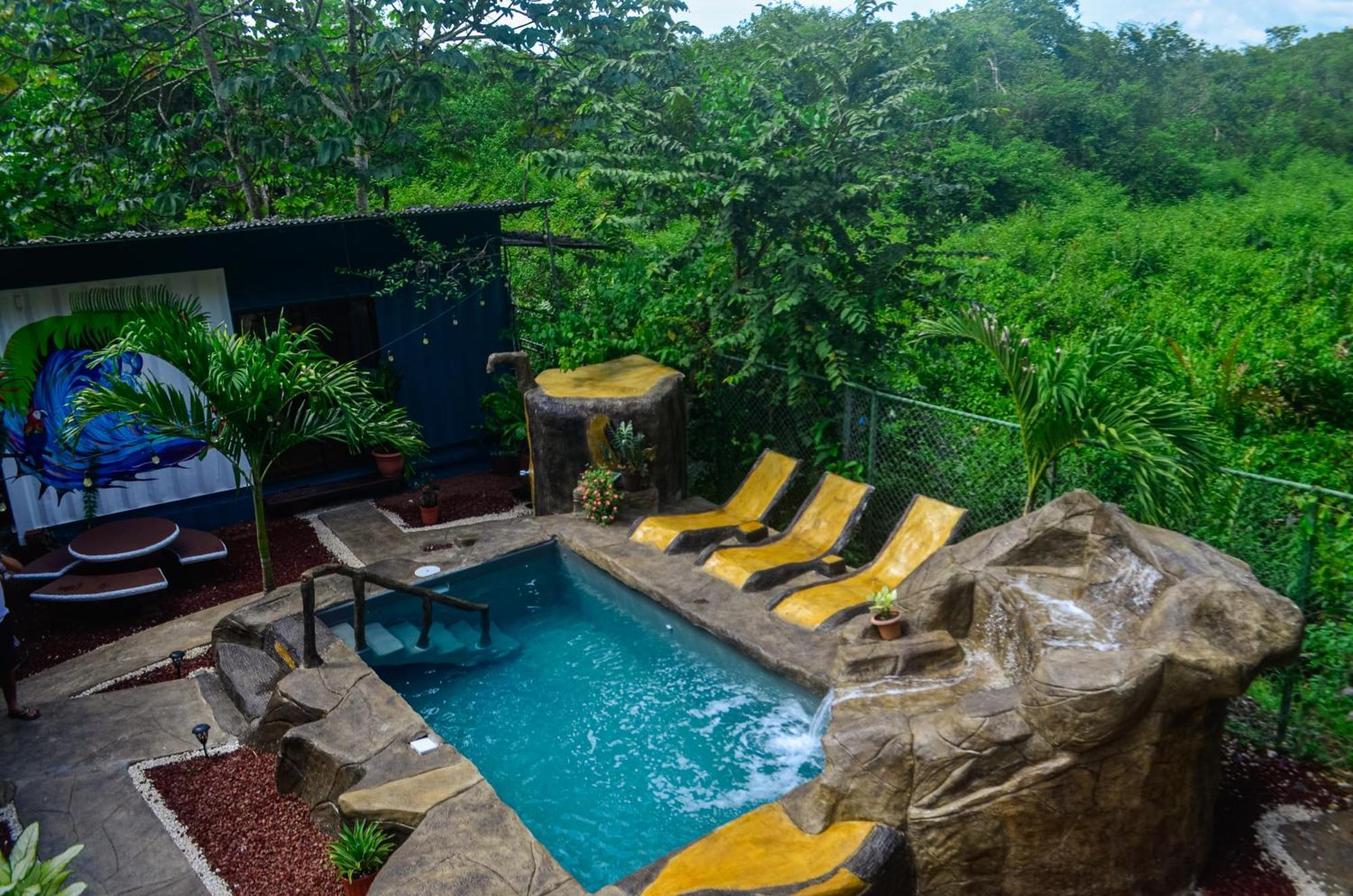 The Jungle Container Quepos Exterior foto